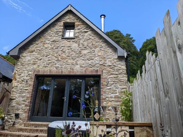 Cottage MAIN PIC